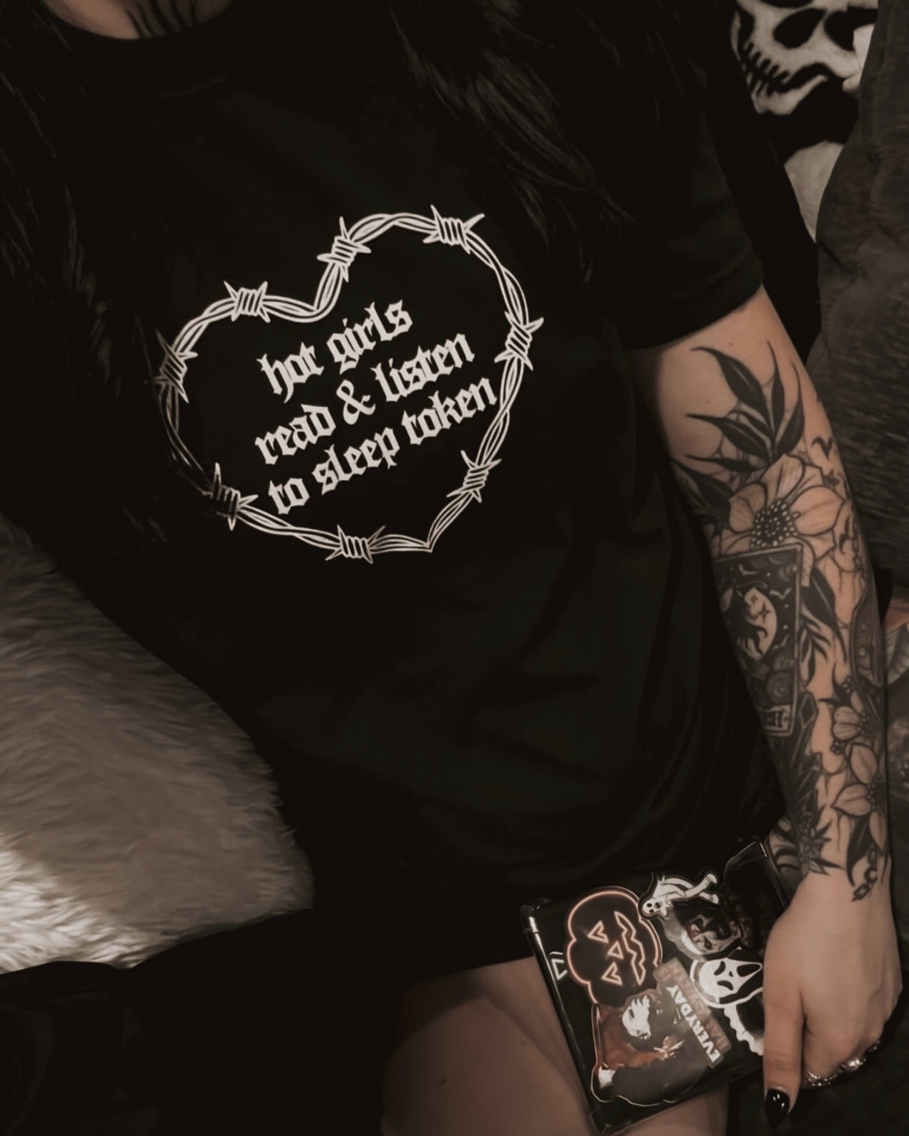 Hot Girls Read & Listen To ST Tee (WHITE)