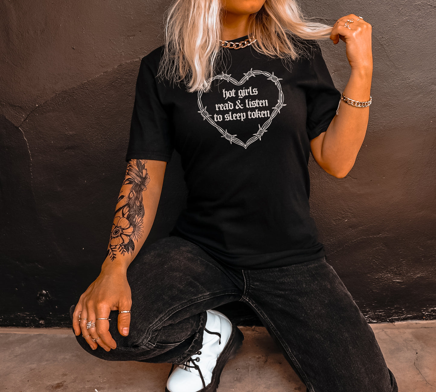 Hot Girls Read & Listen To ST Tee (WHITE)